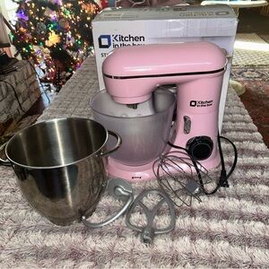 Kitchen In The Box Stand Mixer Pink With 2 Bowls & 3 Att Only
Used 4 Xs